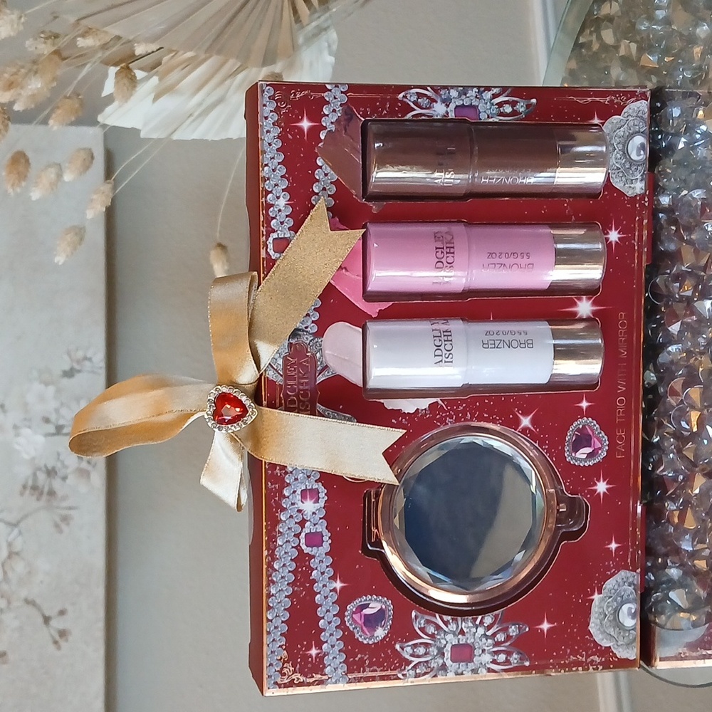 New Badgley Mischka Blush Makeup Trio Set With Compact Mirror Full Size - Picture 5 of 17